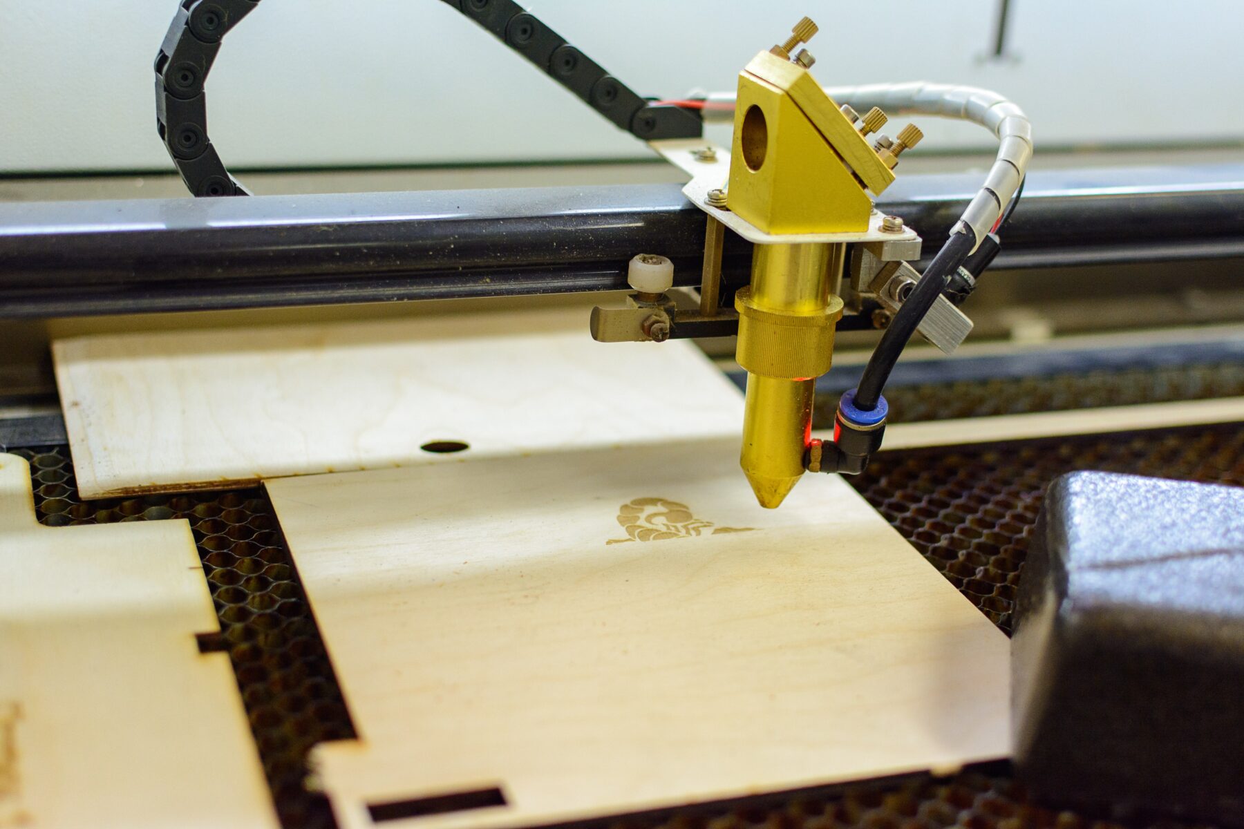 How to engrave wood with laser machine